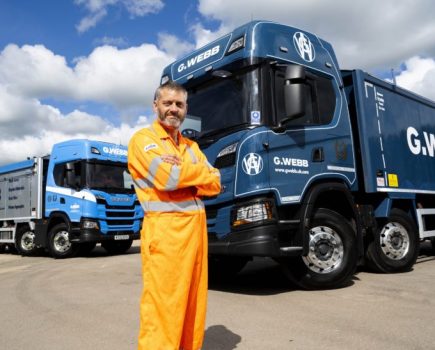 A THOUSAND THREE-AXLE TRACTOR UNITS FOR TURNERS