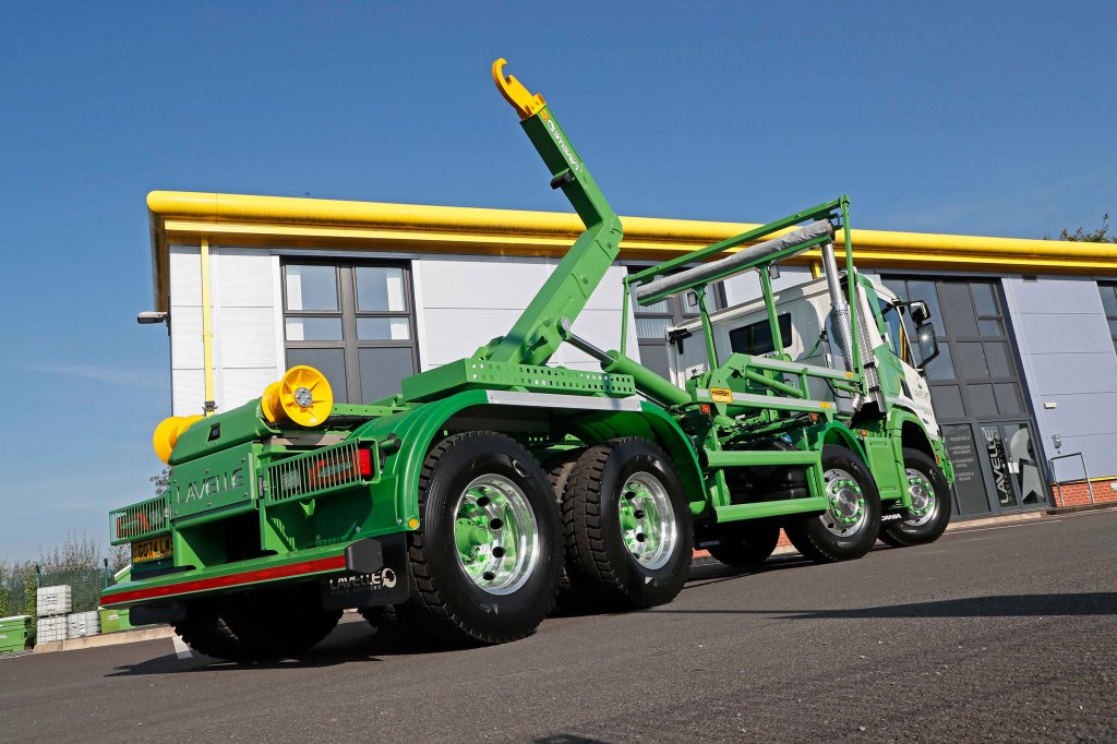 HARSH HH26 hook loader mounted on Scania