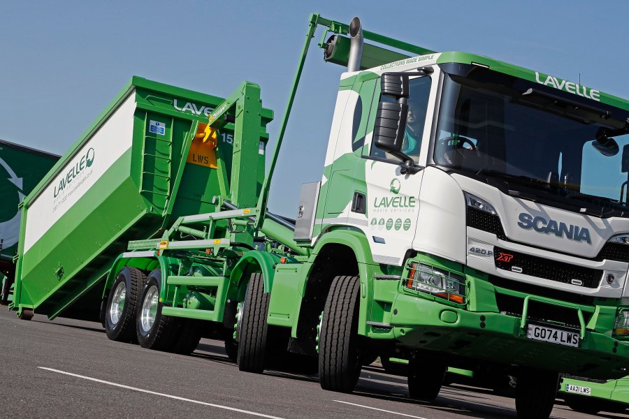 HARSH HH26 hook loader mounted on Scania