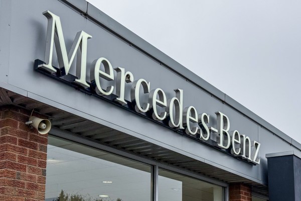 Midlands Truck & Van leads the way as UK’s first 100% eReady Mercedes-Benz dealership