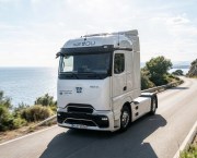 KEYOU HICE.40 hydrogen combustion tractor unit based on the Mercedes-Benz Actros, developed through a partnership between Daimler Truck and KEYOU