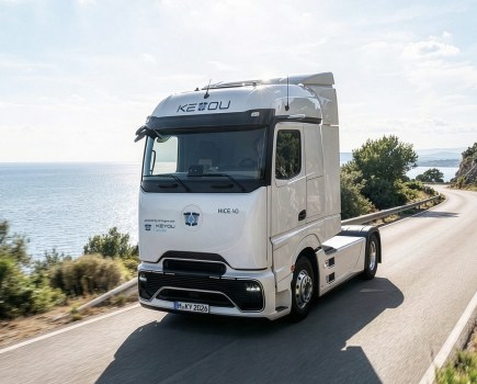 KEYOU HICE.40 hydrogen combustion tractor unit based on the Mercedes-Benz Actros, developed through a partnership between Daimler Truck and KEYOU