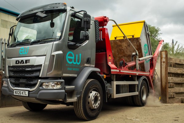 Ellete Waste fleet of DAF skip loaders and hook loader supplied by Mac’s Truck Rental
