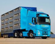 Yorkwold Pig Pro’s new Volvo FH Aero 500 6x2 tractor unit, supplied by Crossroads Truck & Bus for livestock haulage.